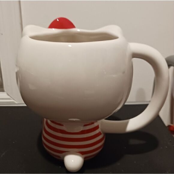 Hello Kitty Valentines Day LOVE Mug - Picture 2 of 5